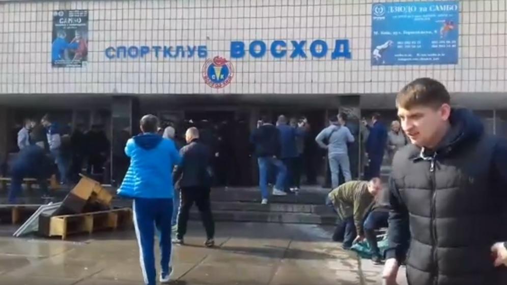 На улице Бориспольской разгромили спорткомплекс «Восход»