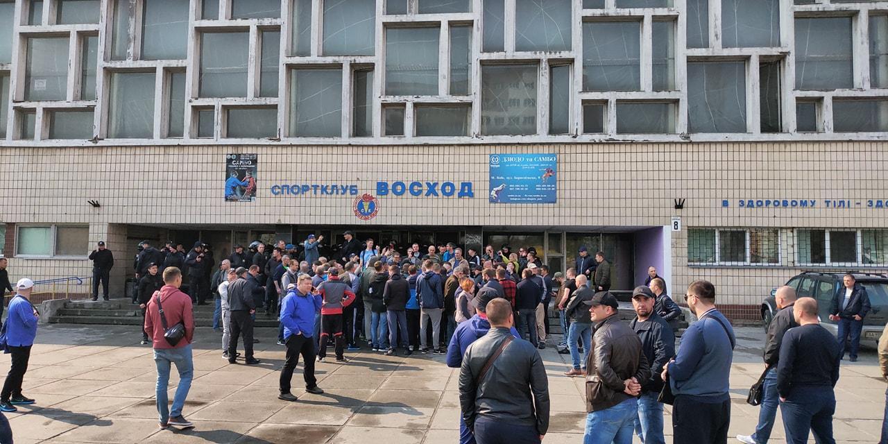 Все для детей. Как в столице захватывали СК «Восход»