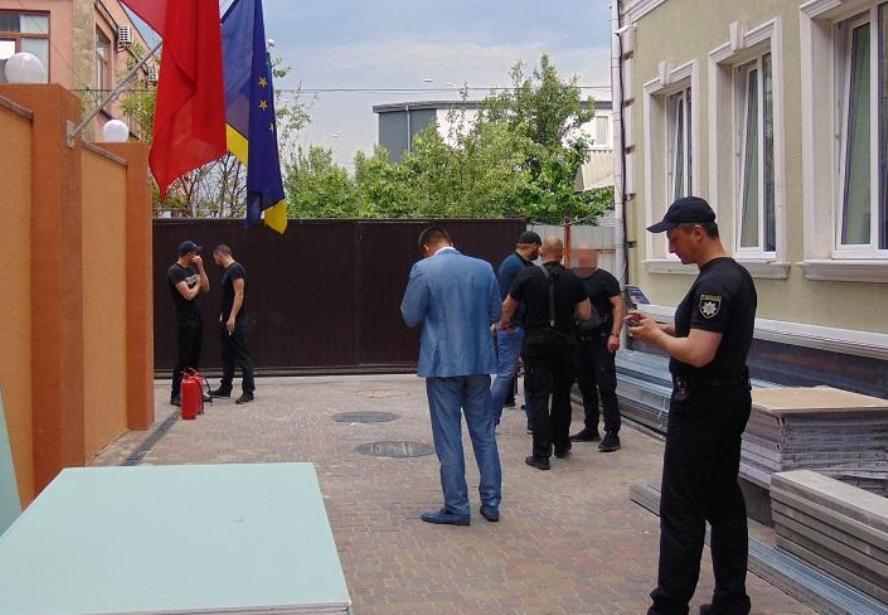 Рейдеры пытались захватить гостиницу на улице Стеценко