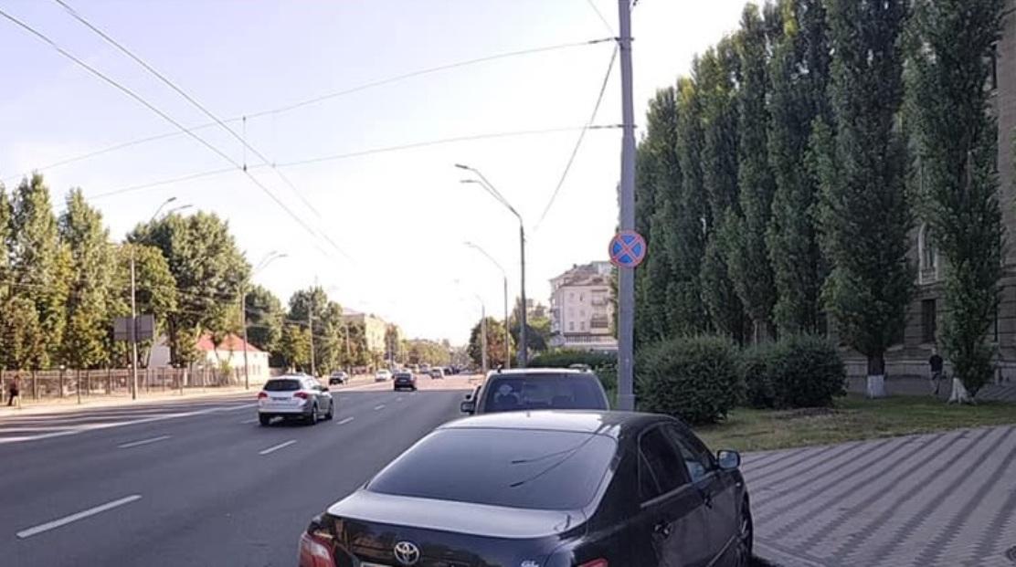С Воздухофлотского проспекта убрали почти 90 больших рекламных щитов