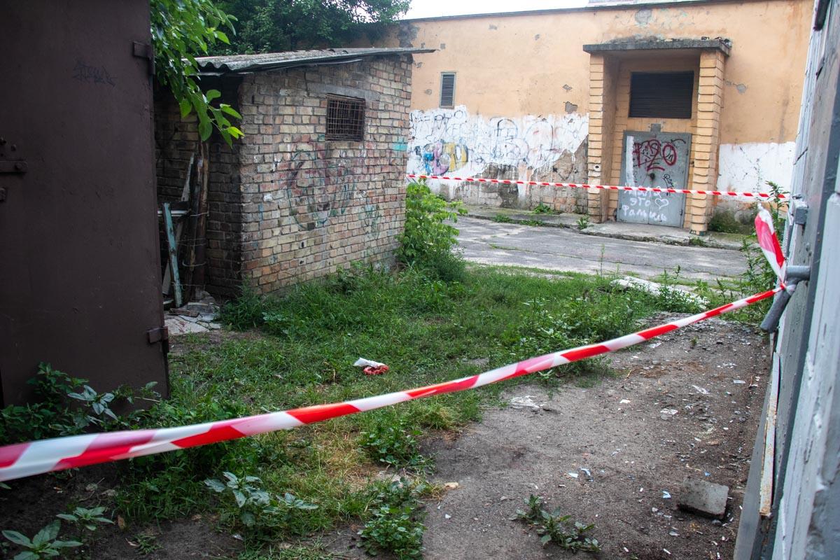 В Дарницком районе за трансформаторной будкой нашли новорожденного ребенка