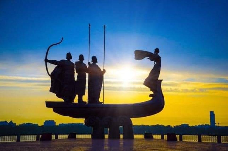 памятник основателям Киева