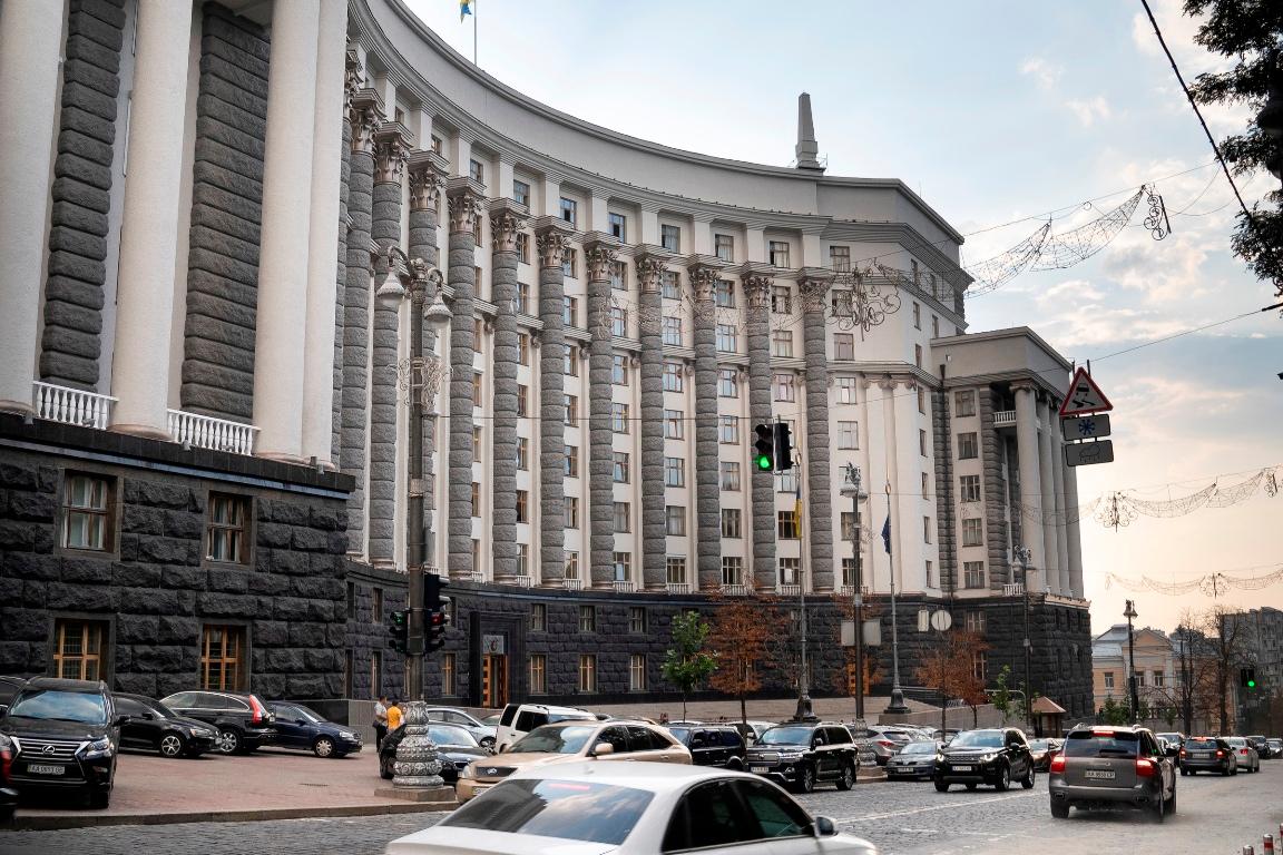 По улице Грушевского из-за митингующих перекрыли движение