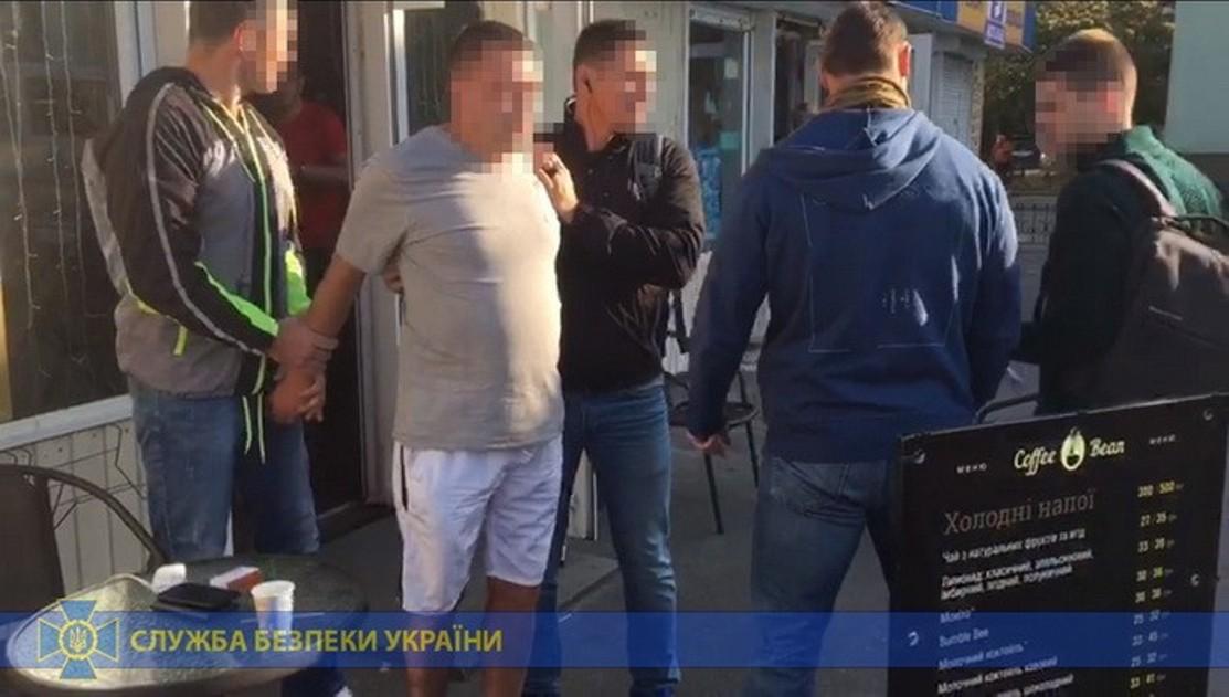 Группа правоохранителей за деньги незаконно следила за гражданами