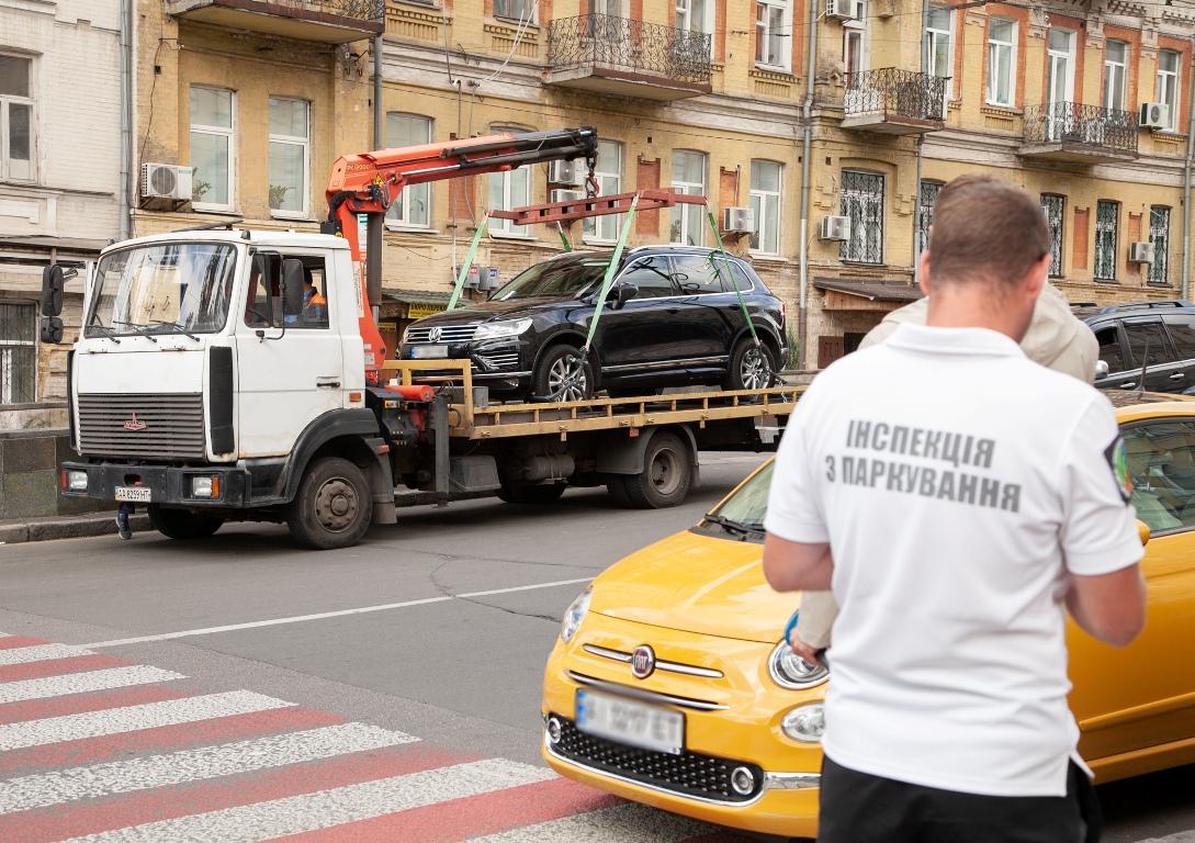 Инспекторы по парковке самостоятельно эвакуируют автомобили нарушителей