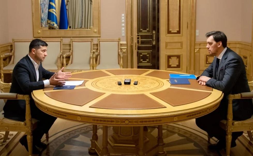 Я решил дать вам шанс: Зеленский не принял отставку Гончарука