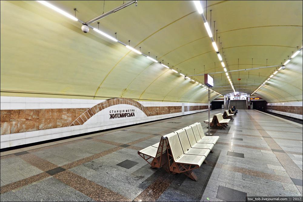 На красной линии киевского метро закрыто движение на двух станциях