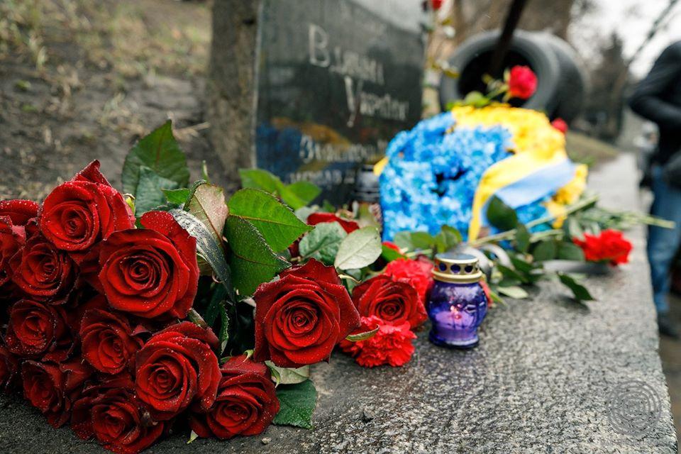 цветы, мемориал Героям Небесной сотни