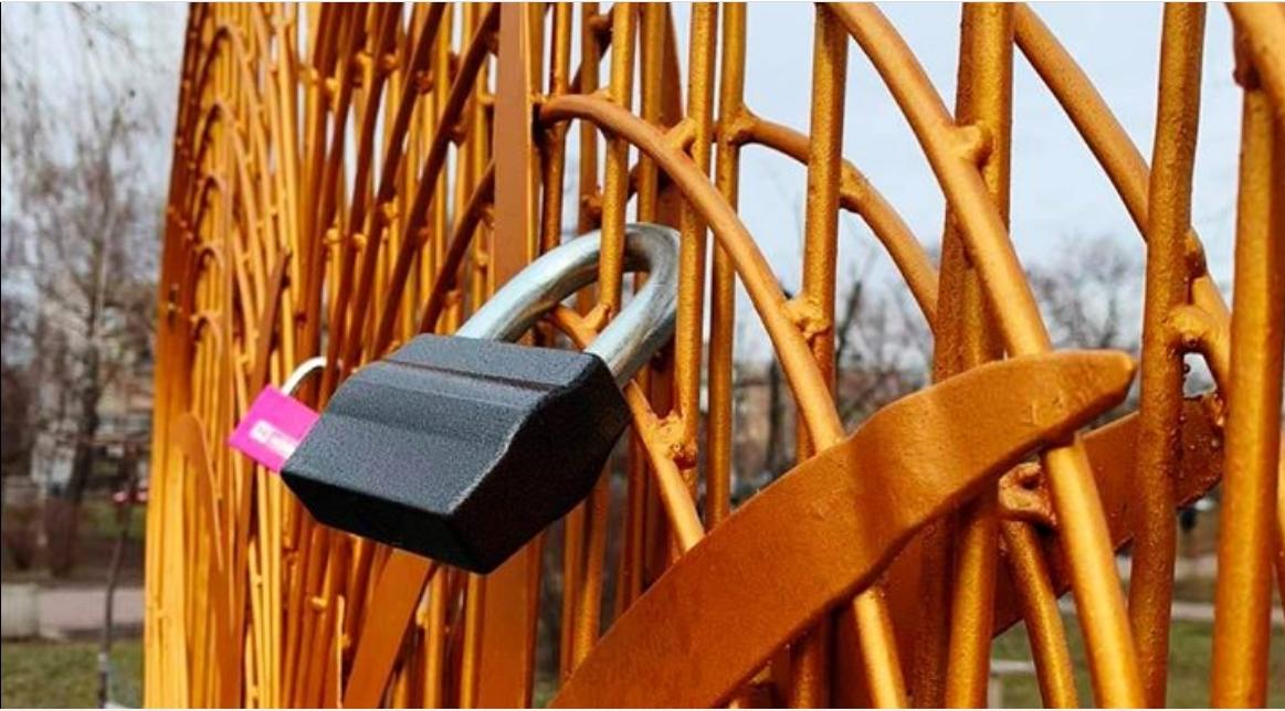 дерево-сердце, парк Аврора, инсталляция