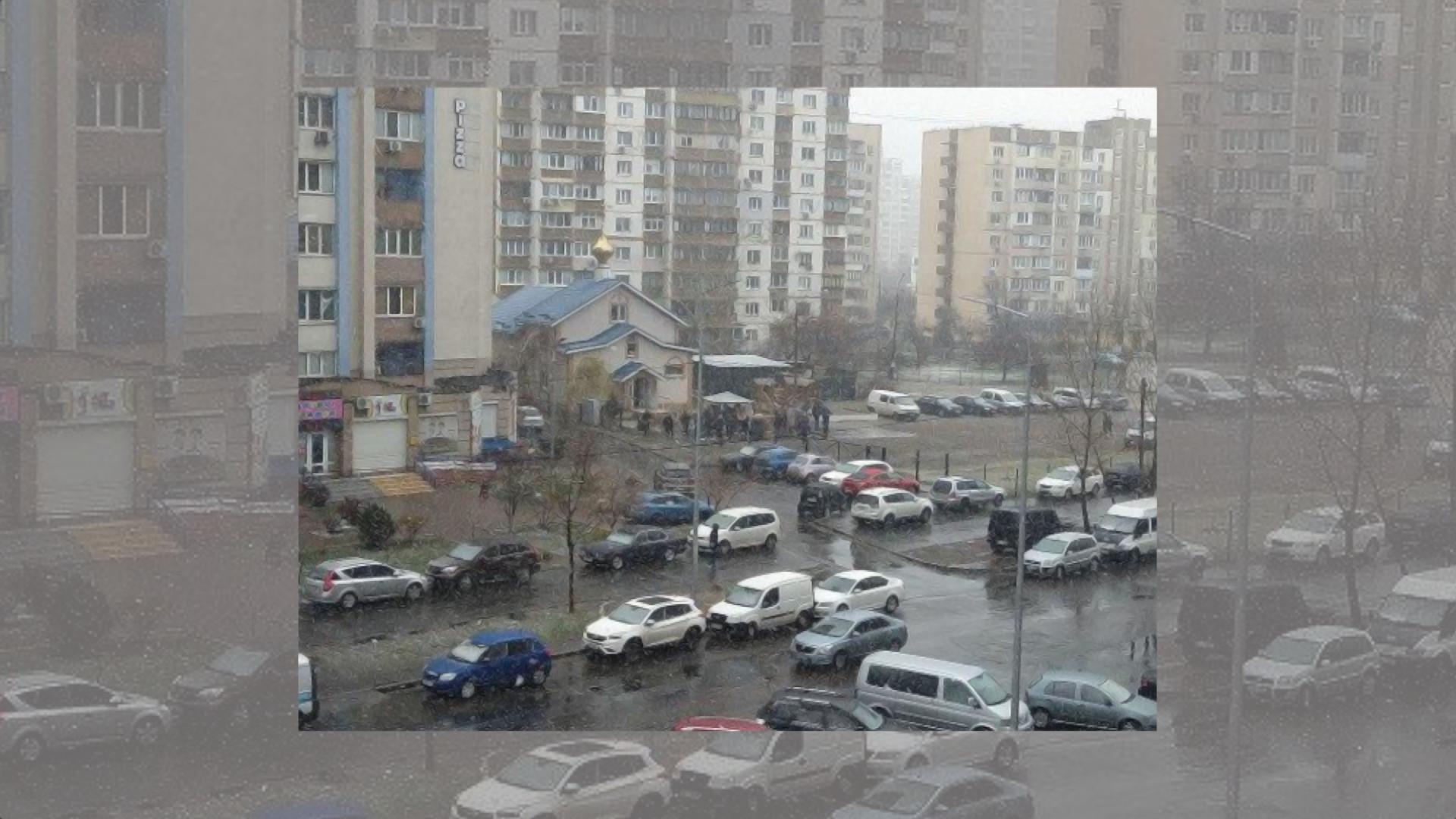 Карантин насущный… Верующие застряли в церковной очереди
