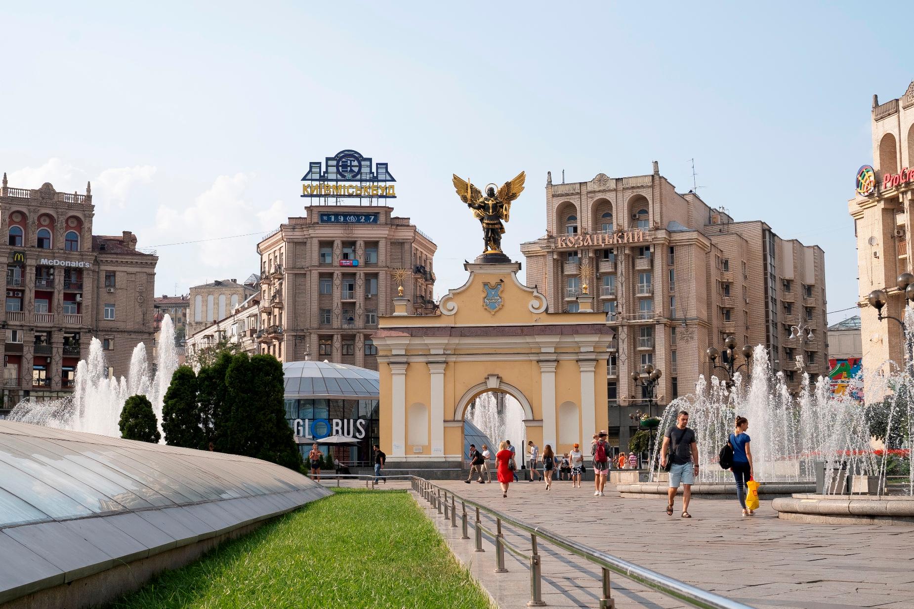 Эвакуированных с Бали и Катара украинцев разместили в отеле на Майдане