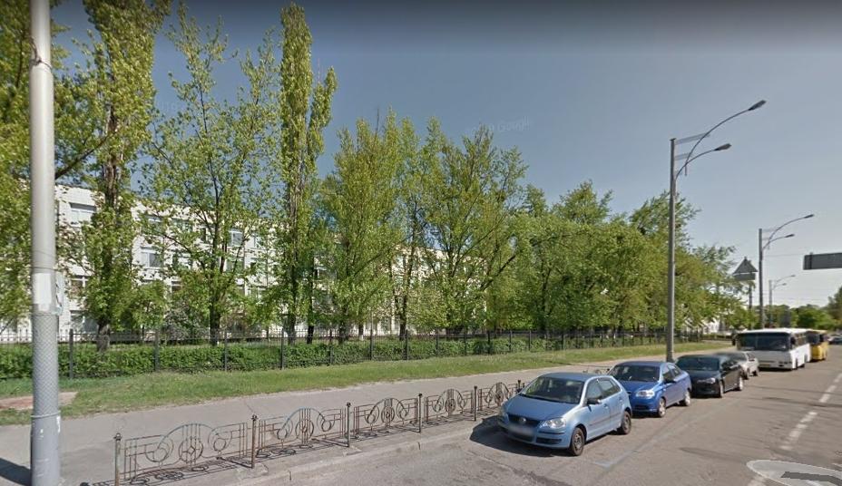 4200 гривень за метр – на Лісовому масиві комунальники ставлять “золотий” паркан