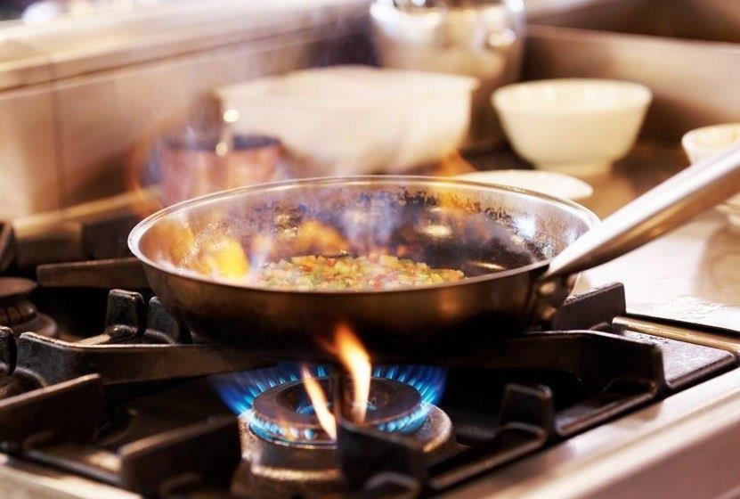 газова плита, приготування їжі