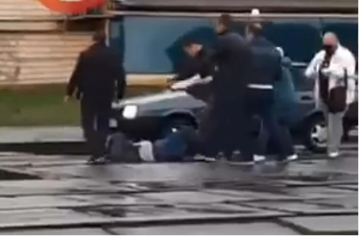 У Києві пасажири побили водія трамваю за прохання надіти маски (ВІДЕО)