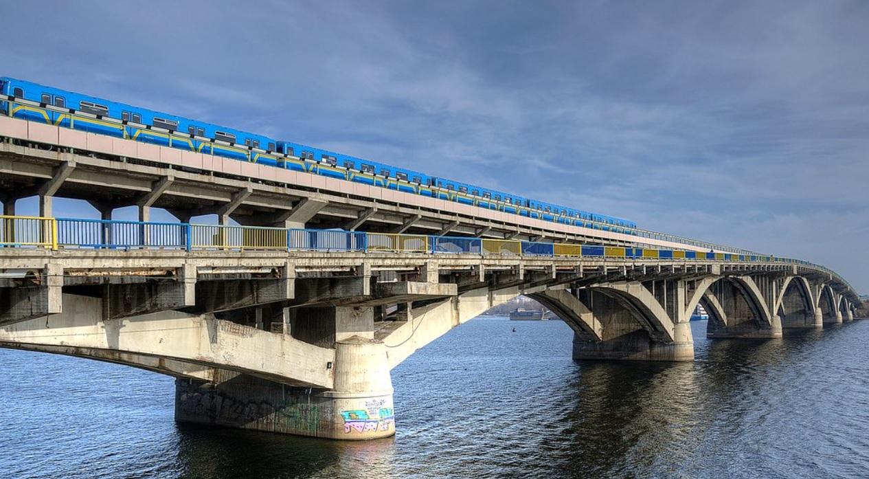 Мінування мосту Метро: хто винен? Версії
