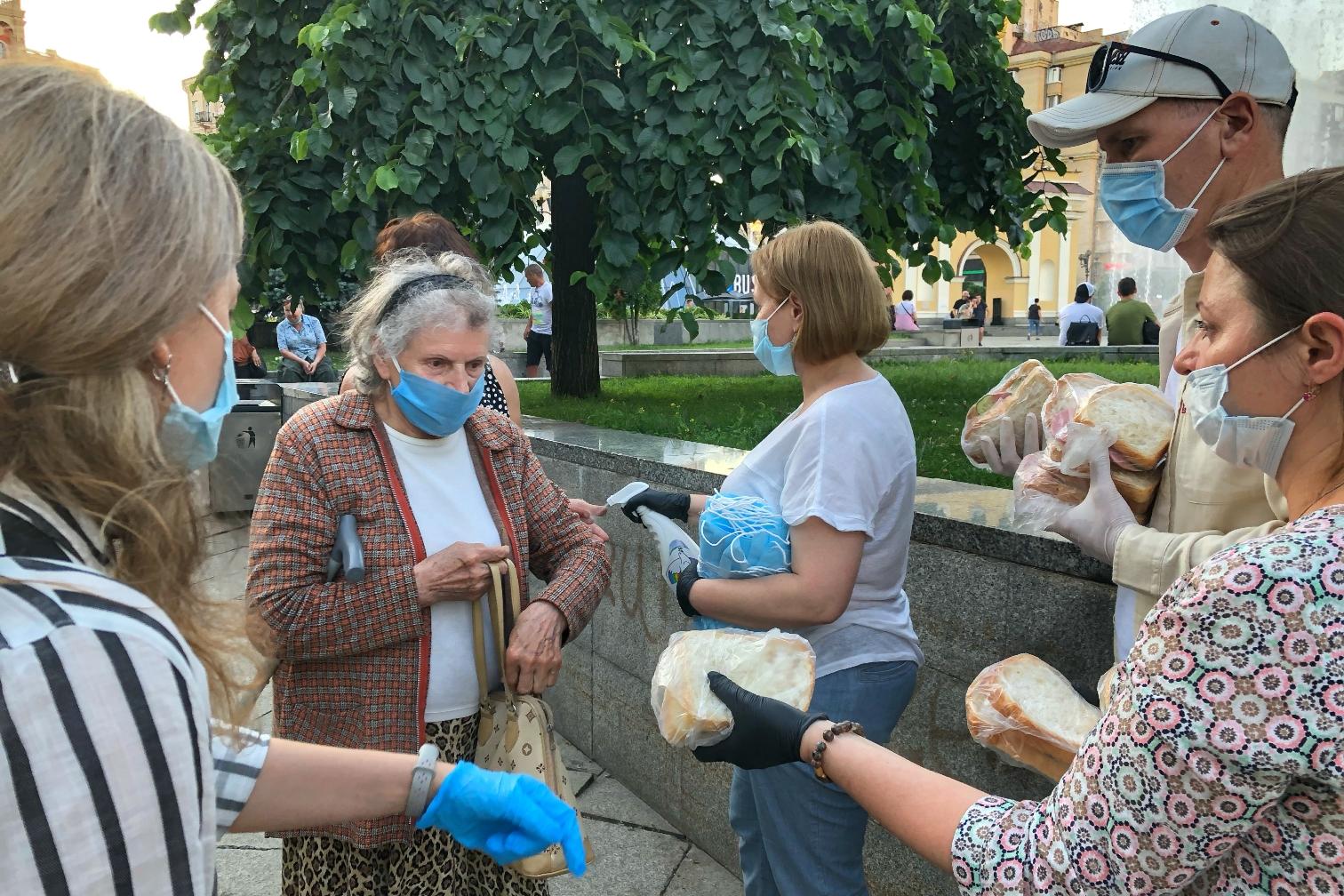 Еда нуждающимся на Майдане