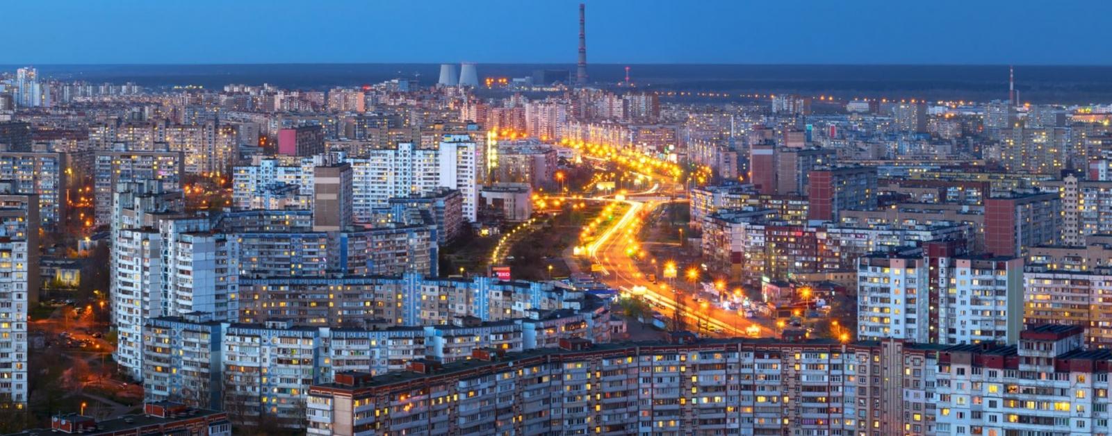 Кияни пропонують замінити “довгобуд”-лінію метро на Троєщину швидкісним трамваєм по Подільському мосту