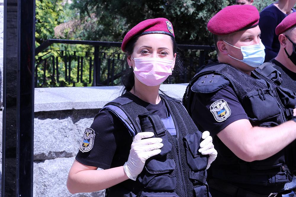 Щодня серед правоохоронців виявляють близько 100 випадків COVID-19