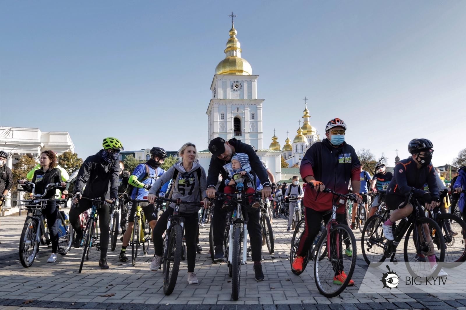 День (вело)захисника Вітчизни: кияни влаштували святковий велопробіг