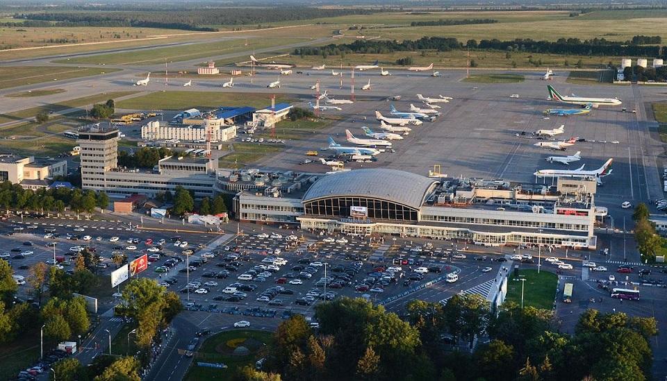 Попри закриття “Борисполя”, один з посадовців отримує мільйонну зарплату