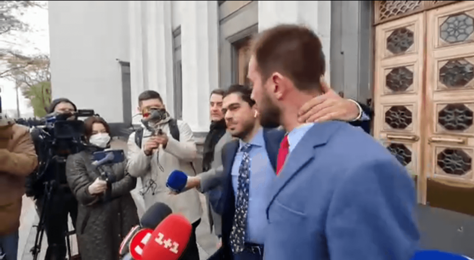 “Део Ланос” вхопив нардепа Юрченка за шию та потягнув на засідання Верховної Ради