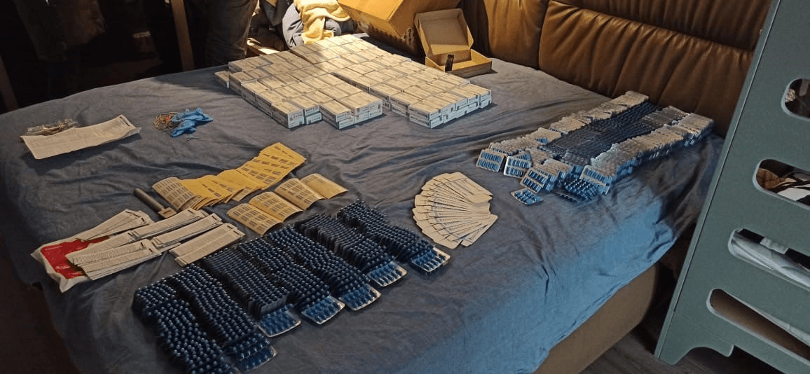 У Києві знайшли підпільний цех з виготовлення “психотропних” ліків (ФОТО)