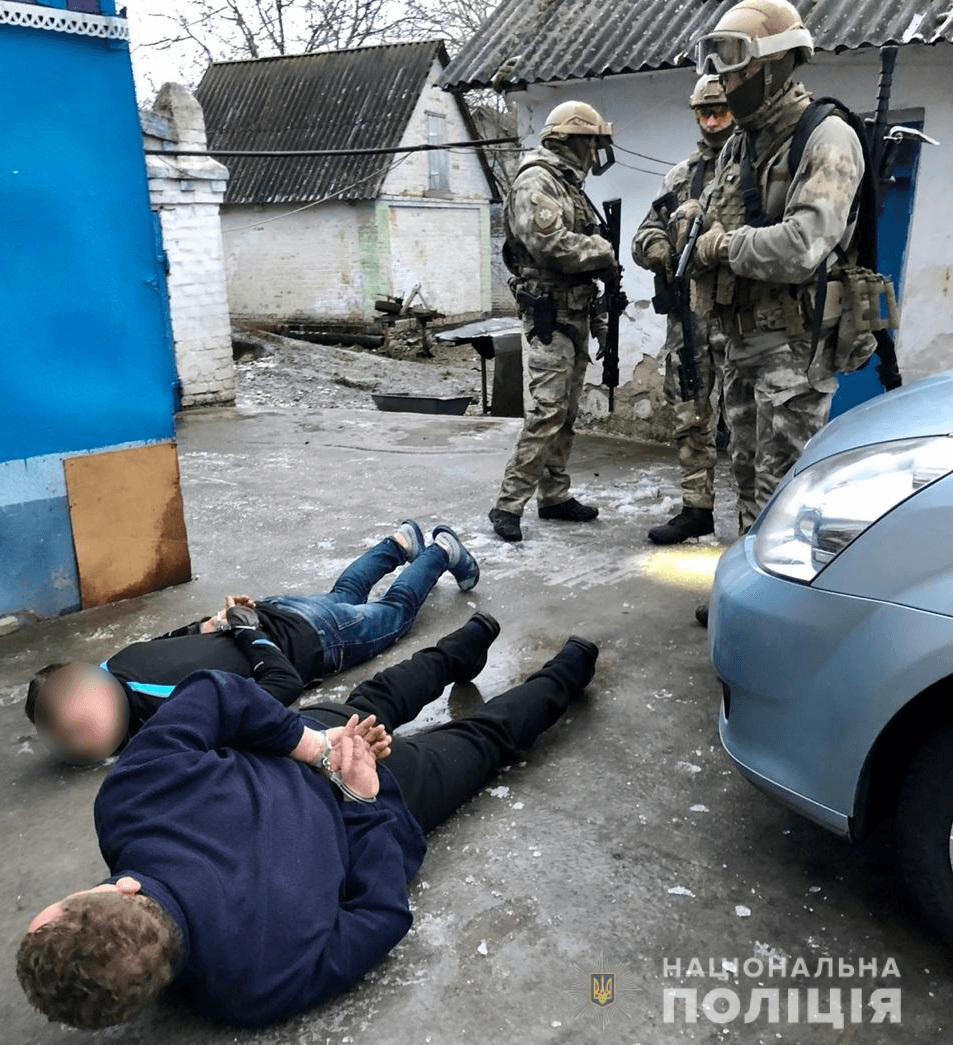На Київщині спецназ затримав озброєних молодиків за побиття патрульного (ФОТО, ВІДЕО)