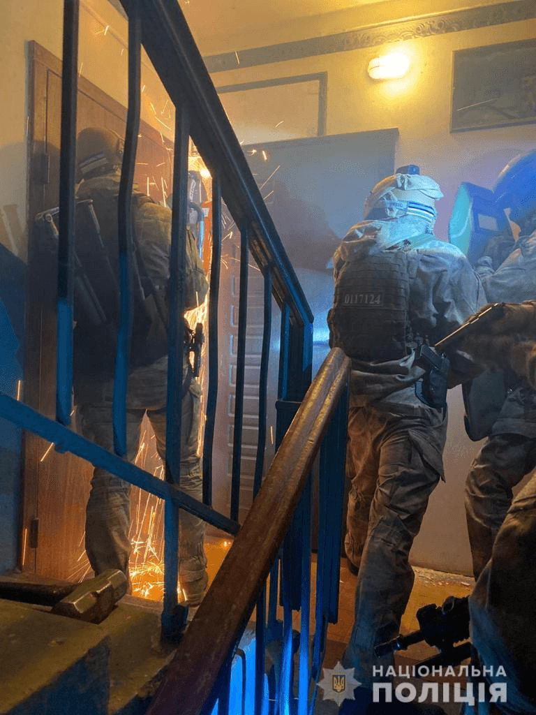 На Київщині спецназ затримав 7 членів міжнародної злочинної організації (ВІДЕО)