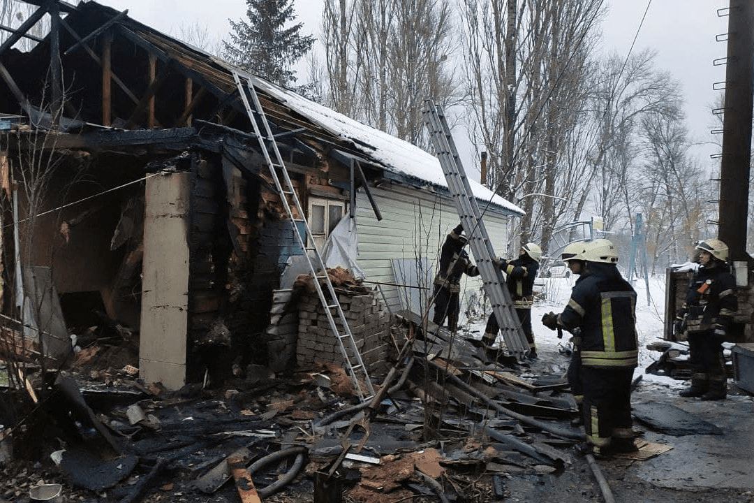 На Трухановому острові загорілась спортивно-оздоровча база (ФОТО)