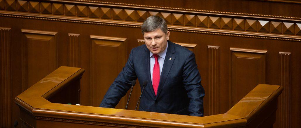 Маніпуляції і брехня. Нардеп розповів навіщо прийняли закон про референдум