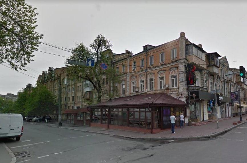 Підприємця-нахабу судитимуть за незаконну прибудову на Старому Подолі