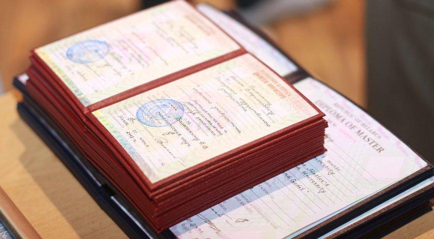 Офіційно:“червоні” дипломи пішли в небуття. Що буде замість