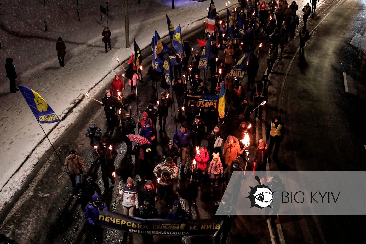 У Києві пройшлись смолоскипною ходою в пам’ять про героїв-захисників України (ФОТО, ВІДЕО)