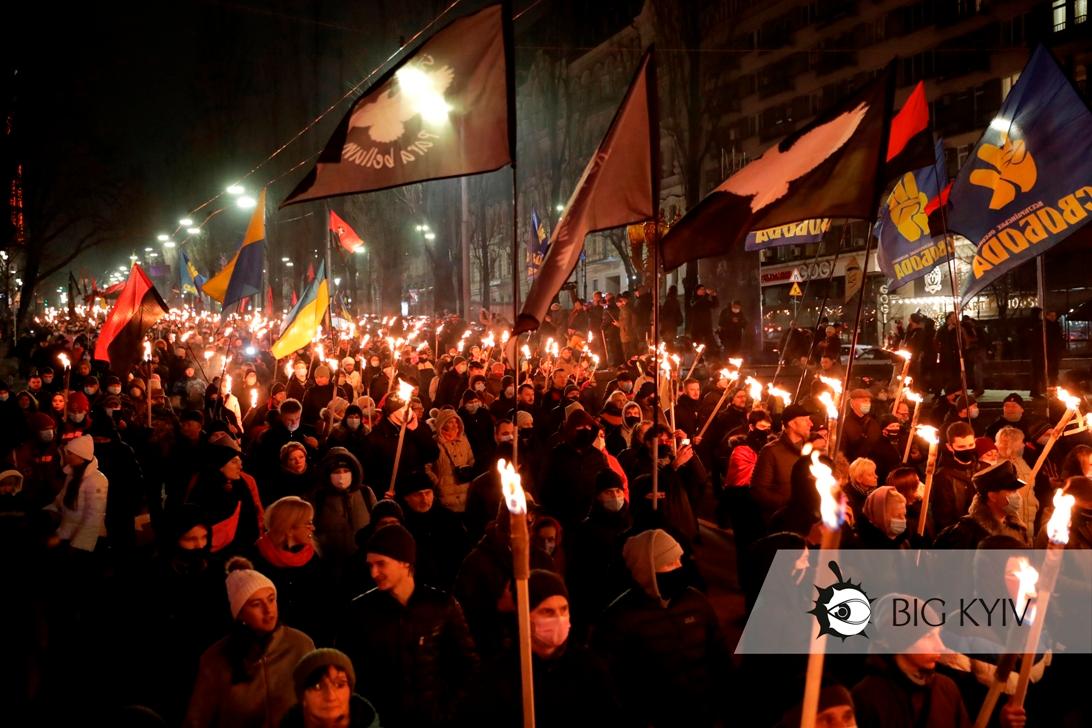До дня народження Бандери. Як у Києві пройшла смолоскипна хода (ФОТО)