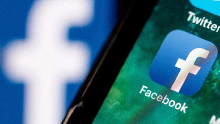 “Facebook” видалив cтрімінг смолоскипної ходи до дня народження Бандери