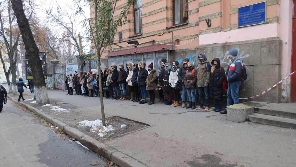 Землю університету ім. Карпенка-Карого поки не забиратимуть