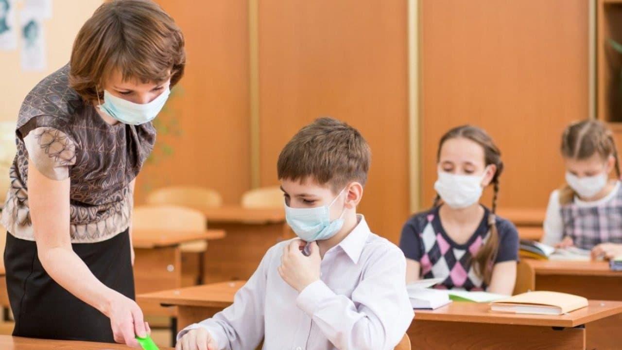 Необережність чи стрибнув? Стали відомі подробиці падіння хлопчика з вікна ліцею