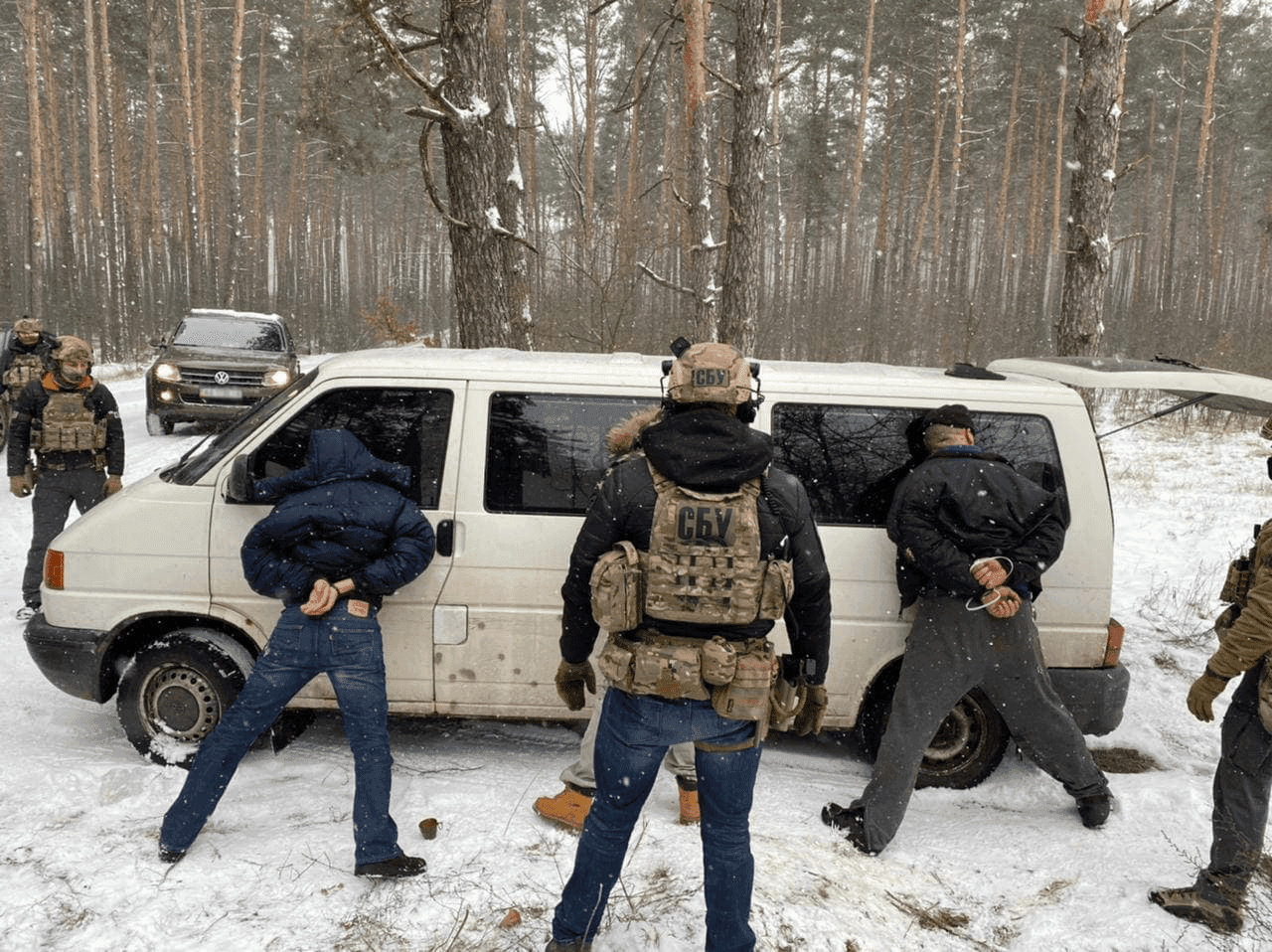 На Київщині затримали “продавців смерті”: скільки хотіли за АКС-74У та гранатомет