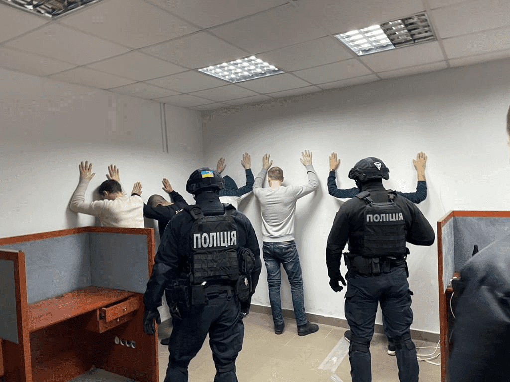 Класика колекторських методів: в “порно” може потрапити вся сім’я бідного боржника