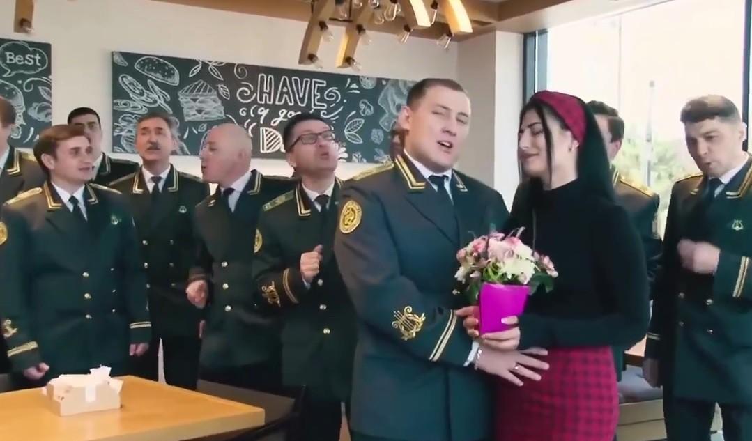 Радість моя, щастя моє…Прикордонники заспівали жінкам зворушливу пісню