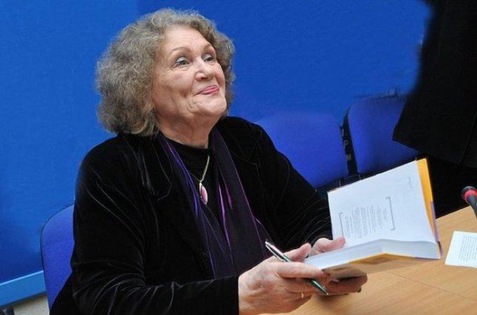 Безстрашна і лірична. Ліна Костенко святкує день народження – флешмоб у мережі