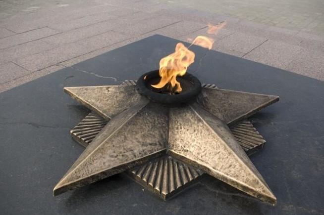 Маршмелоу на Вічному вогні. Сімейка з Білої Церкви сходила на пікнік (ВІДЕО)