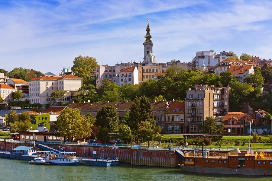 Старовинні міста, чудова кухня, привітні люди: SkyUp починає літати у Сербію