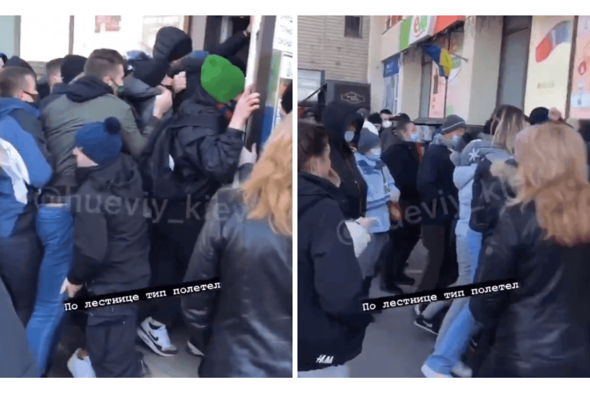 Всі танцюють ліктями. Шокуюча штурханина під час відкриття “секонду” на “Харківській”