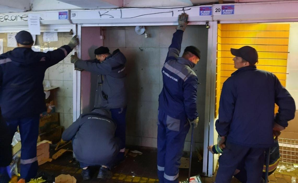 Прохід вільний: біля метро «Харківська» прибрали понад 30 кіосків (ФОТО)
