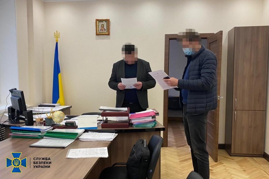 Земелька безцінна і зваблює. Посадовці Держгеокадастру викрали понад 700 тис гектарів