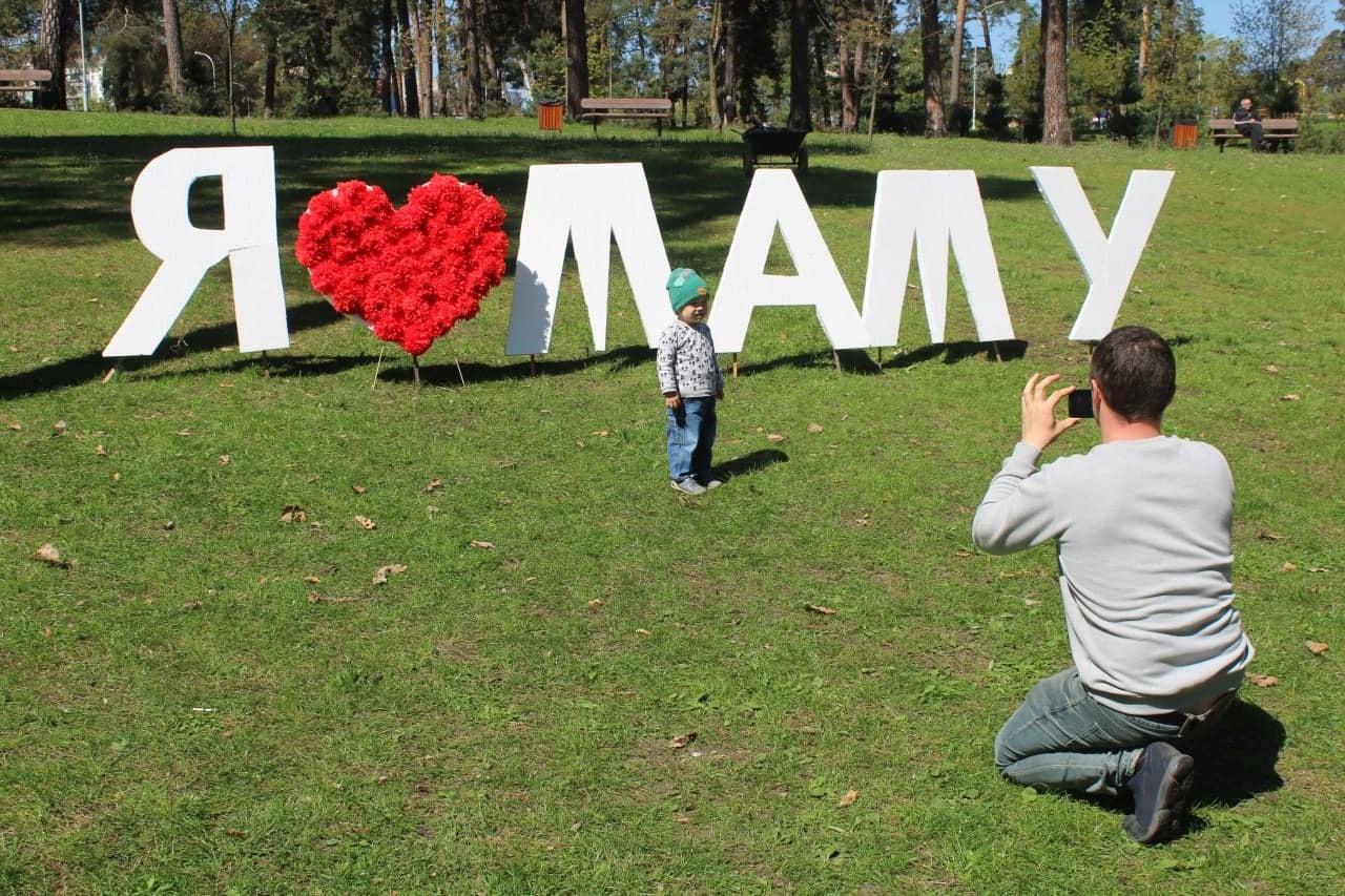 Татова майстерня, майстер-класи, фотовиставка, концерт. Як Київ відсвяткував День матері