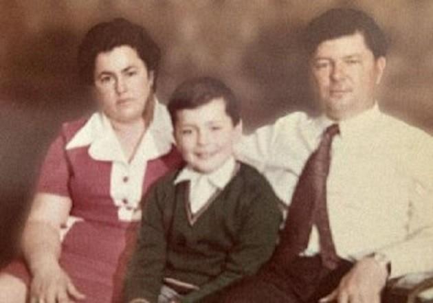 «Бог сам всюди не міг бути, і тому сотворив матерів». Порошенко привітав українок з Днем матері