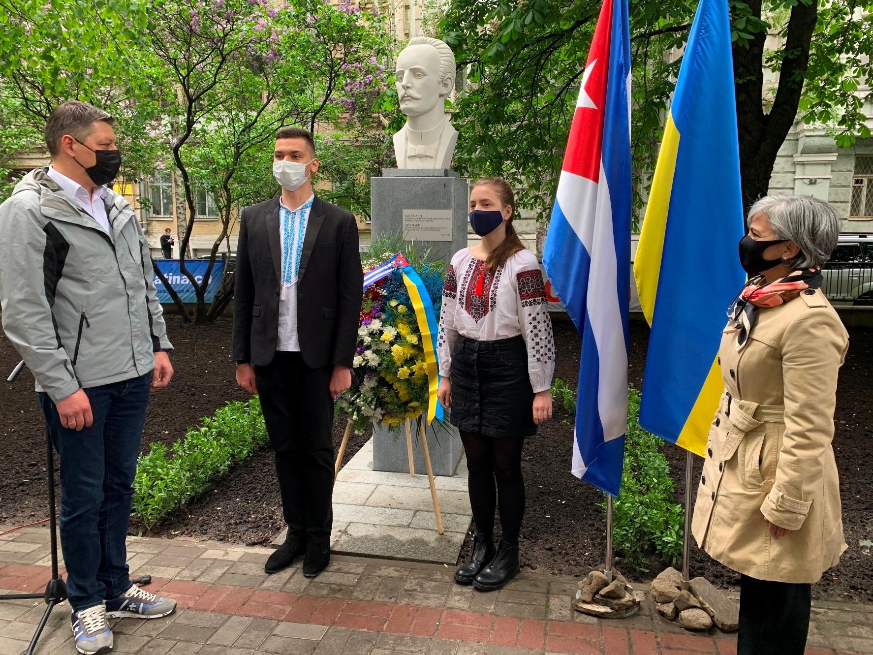 Мислитель та журналіст: в центрі відкрили пам’ятник відомому кубинцю Хосе Марті (ФОТО)