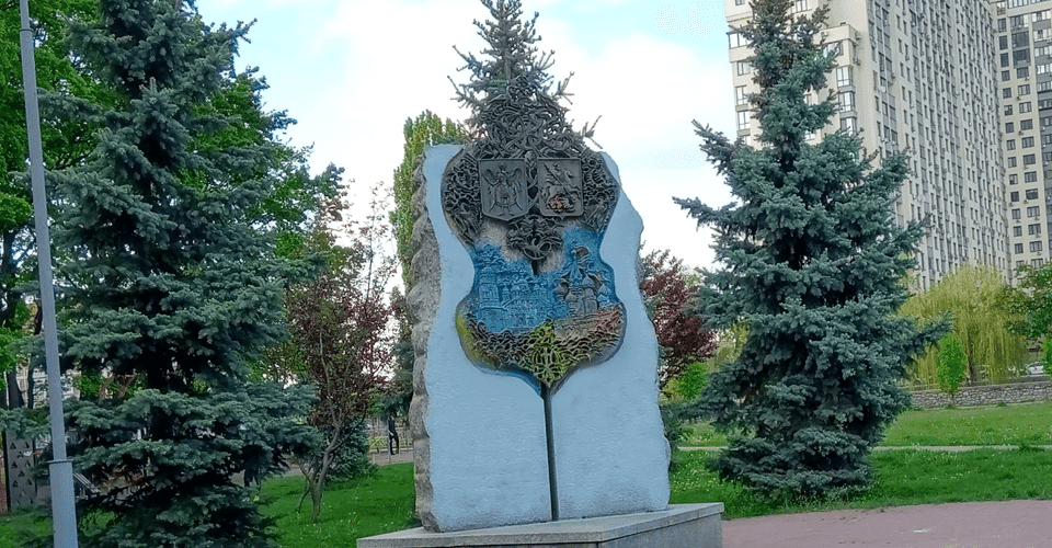 Пам’ятний знак на честь дружби Києва та Москви збираються демонтувати